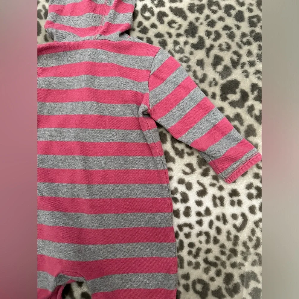 Old Navy Henley Striped Hooded One-Piece Heathered Gray Pink Size 12-18 months